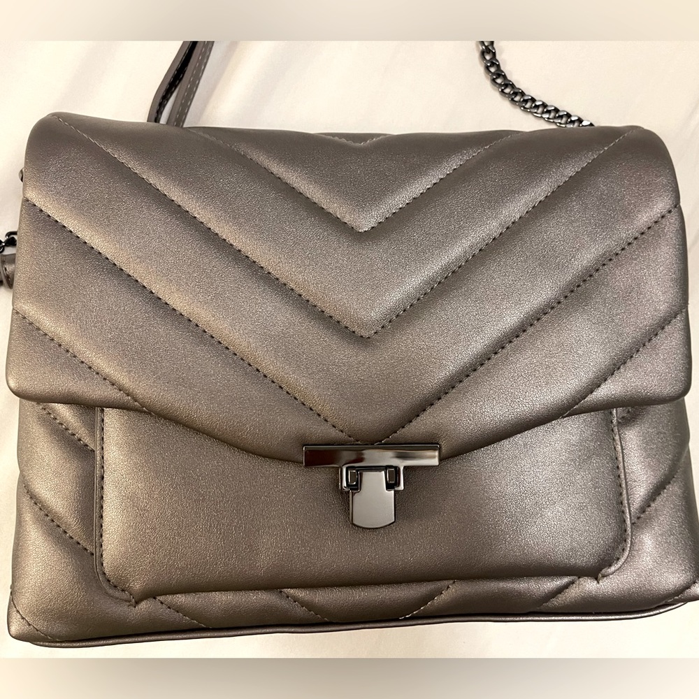Chain crossbody bag